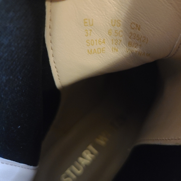 Stuart Weitzman Norah Lug Sole Chelsea Boots - Picture 9 of 11